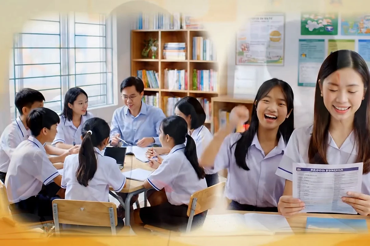 Học sinh Việt Nam ngồi học theo nhóm trong không gian lớp học thoải mái